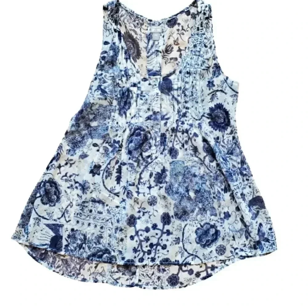Converse floral blue and white sleeveless a-line blouse Size Small